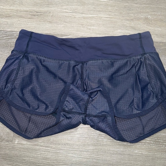 Lululemon speed up mesh limited edition shorts size 6 - Picture 4 of 8